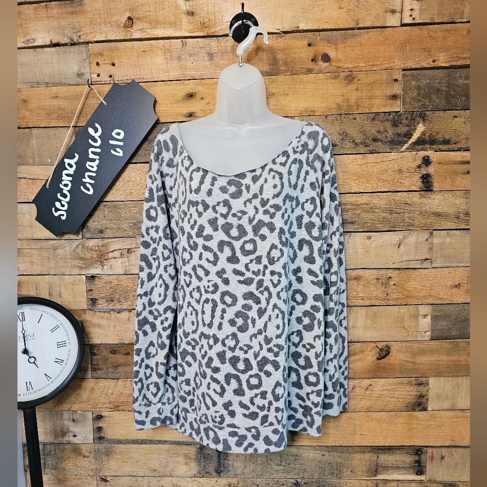 143 Story By Line Up Women's Gray Lepoard Animal Print Size L